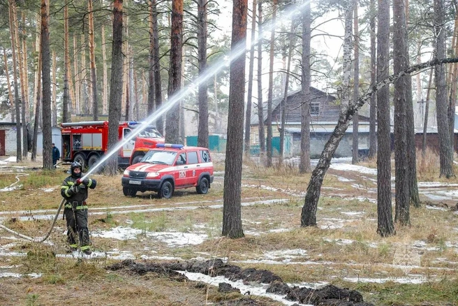 Спасатели тушили «пожар» на Утяке | Источник: пресс-служба Главного Управления МЧС России по Курганской области