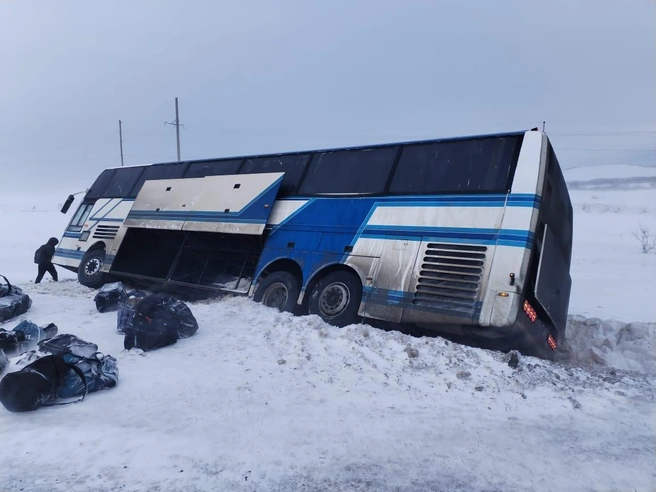 В Оренбургской области с трассы слетел автобус с 52 пассажирами | Источник: УМВД России по Оренбургской области