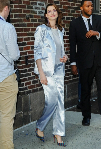 Энн Хэтэуэй в Нью-Йорке | marieclaire.ru