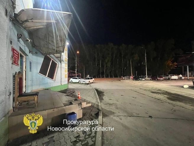Водитель въехал в группу людей у кафе на улице Петухова | Источник: прокуратура по Новосибирской области