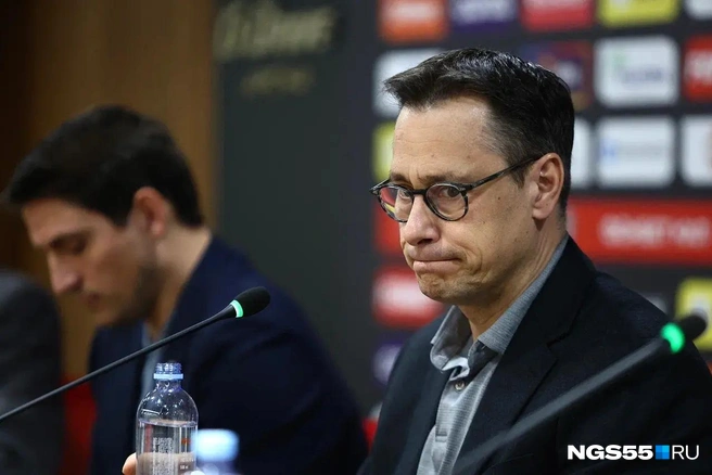 Перед прессой главный тренер больше хвалил других игроков | Источник: Евгений Софийчук / NGS55.RU