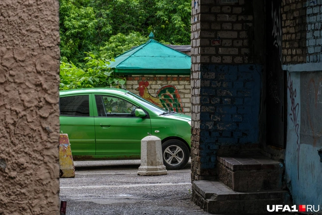 Вот и еще одна машина в зеленом | Источник: Булат Салихов / UFA1.RU