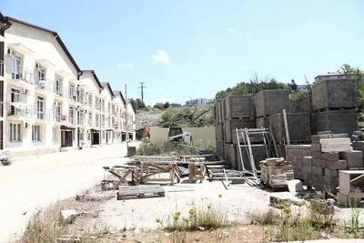 В Сочи отключили электроэнергию в ЖК-самострое за долги 1,26 млн