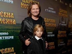 Маликов с сыном, Минекаев с Копейкиным и одинокая Красовская посмотрели «Царевну Несмеяну»