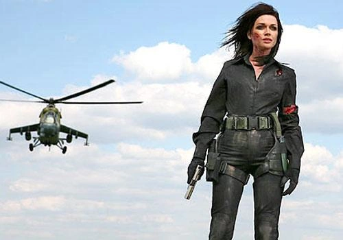 Для возлюбленной Сергей Жигунов спродюсировал масштабный блокбастер «Код апокалипсиса», потратив на производство 16 миллионов долларов. Анастасия Заворотнюк сыграла в картине агента ЦРУ | Источник: кадр из фильма «Код апокалипсиса», 2007 год