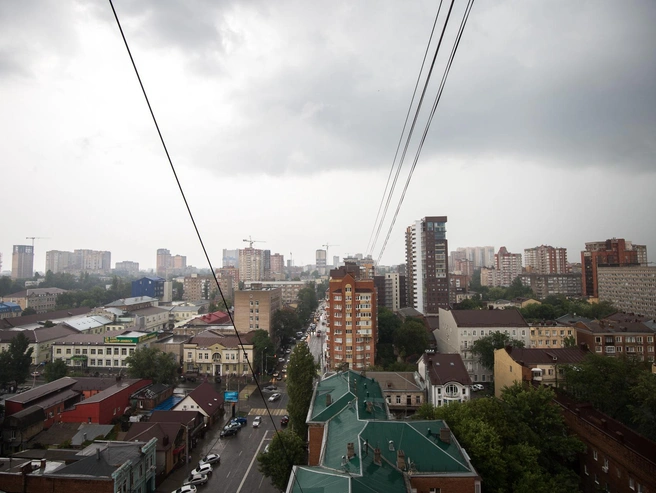 Порывы ветра могут достигать 25 метров в секунду | Источник: Евгений Вдовин / 161.RU