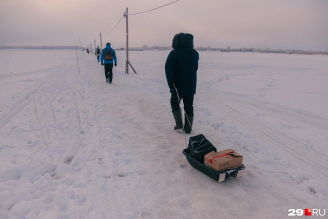 Пешеходные переправы в городе более-менее открылись, а вот автомобильных не хватает | Источник: Иван Митюшёв / 29.RU