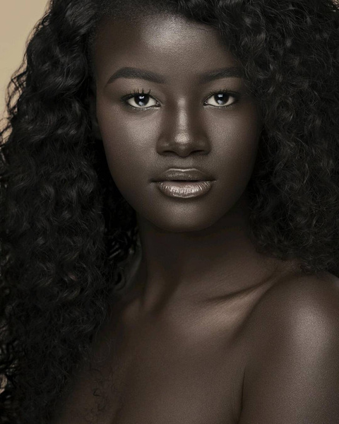 Черное золото: модель из Сенегала покорила интернет кожей