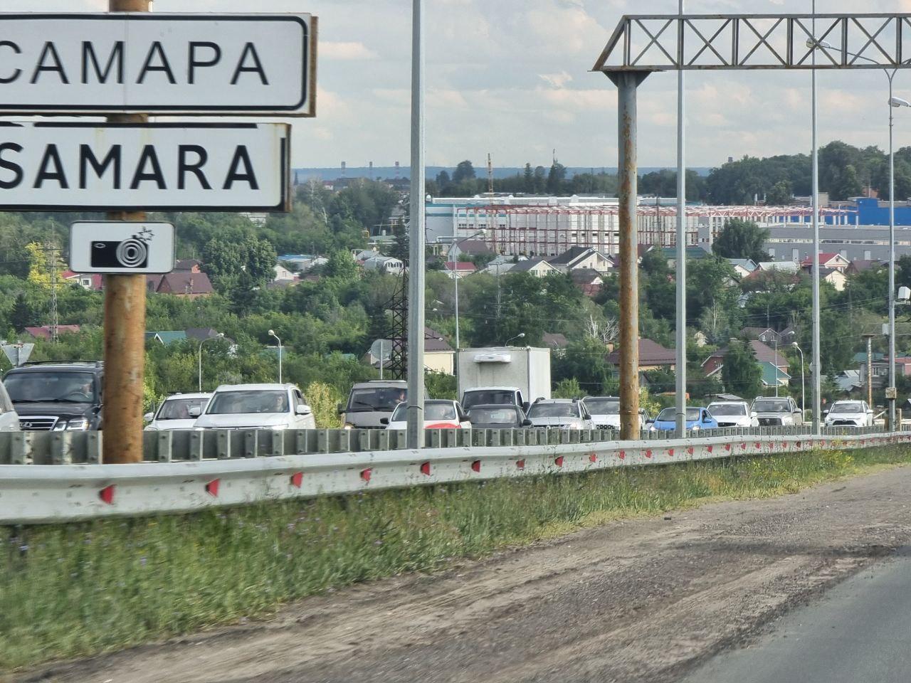 Монстр-пробка на выезде из Самары выросла и растянулась на 4 километра — видео