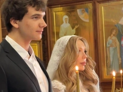 Спустя полгода знакомства Карина Кросс обвенчалась с 21-летним хоккеистом — видео из храма