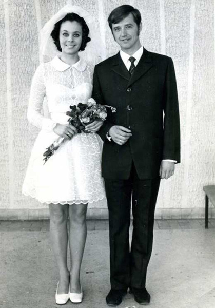 Ельцины праздновали трижды, у Горбачевых хватило денег только на пюре: как женились в СССР