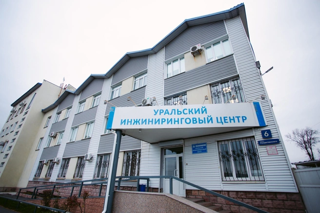 Одной из ключевых «головоломок» стало четырехэтажное здание, где «Уральский инжиниринговый центр» занимает 1, 2 и 4-й этажи, а 3-й этаж принадлежит сторонней организации. «Водоробот» решил эту проблему, обеспечив бесперебойное снабжение чистой водой без пересечений с другими арендаторами. | Источник: «Водоробот»