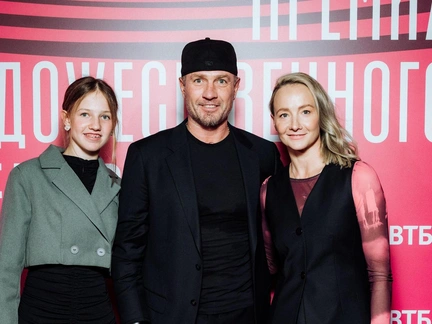 Костомаров, окруженный любовью Домниной и Навки, безмятежный Хабенский, Табаков с усами: премия МХТ