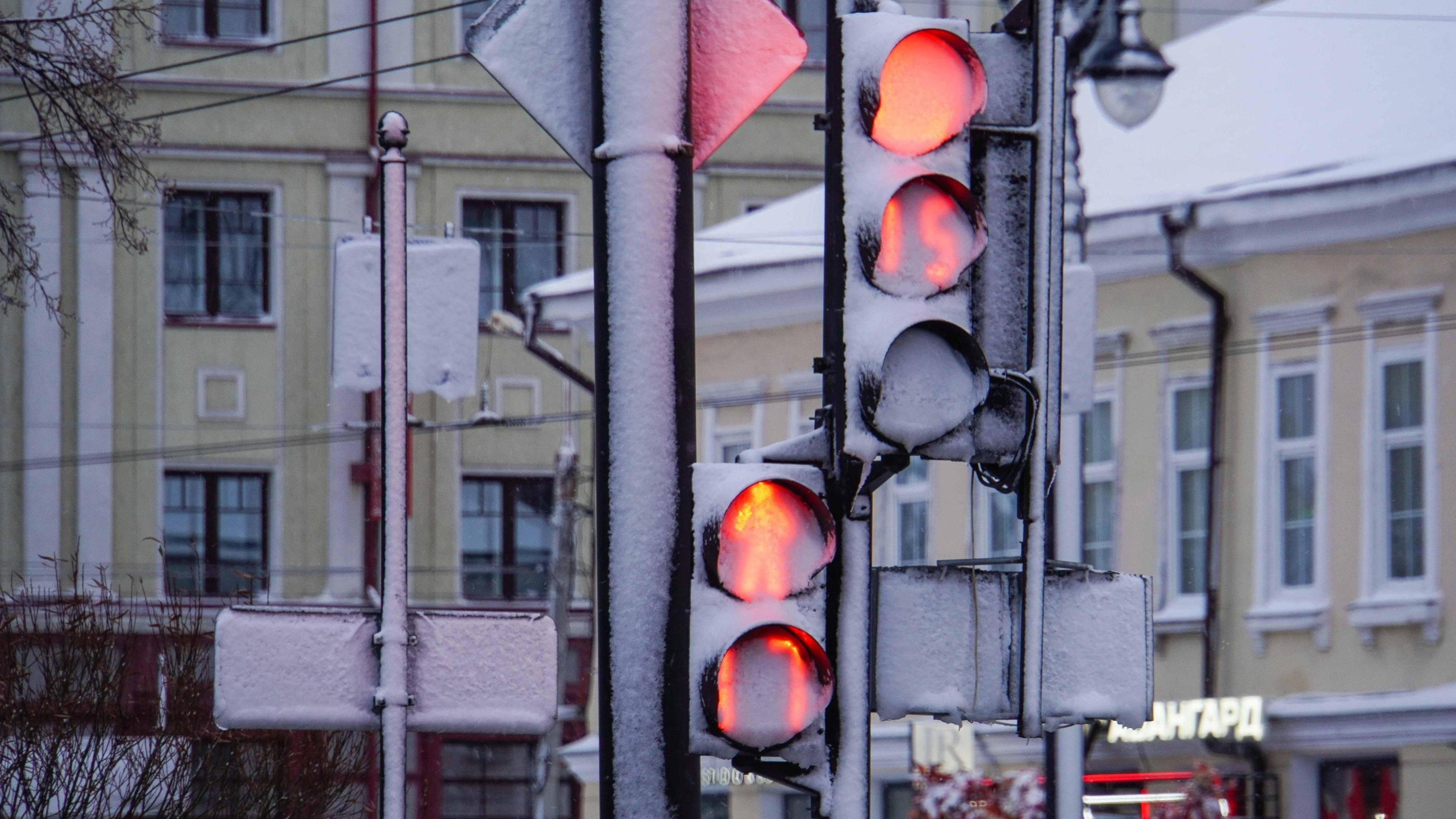 «Да, действительно сейчас светофоров в Кургане стало достаточно много»: а почему? Разбирались в областной думе