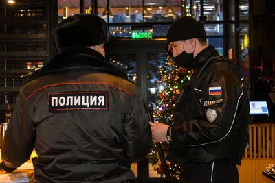 Новосибирец уснул в кафе и назвался генерал-адмиралом