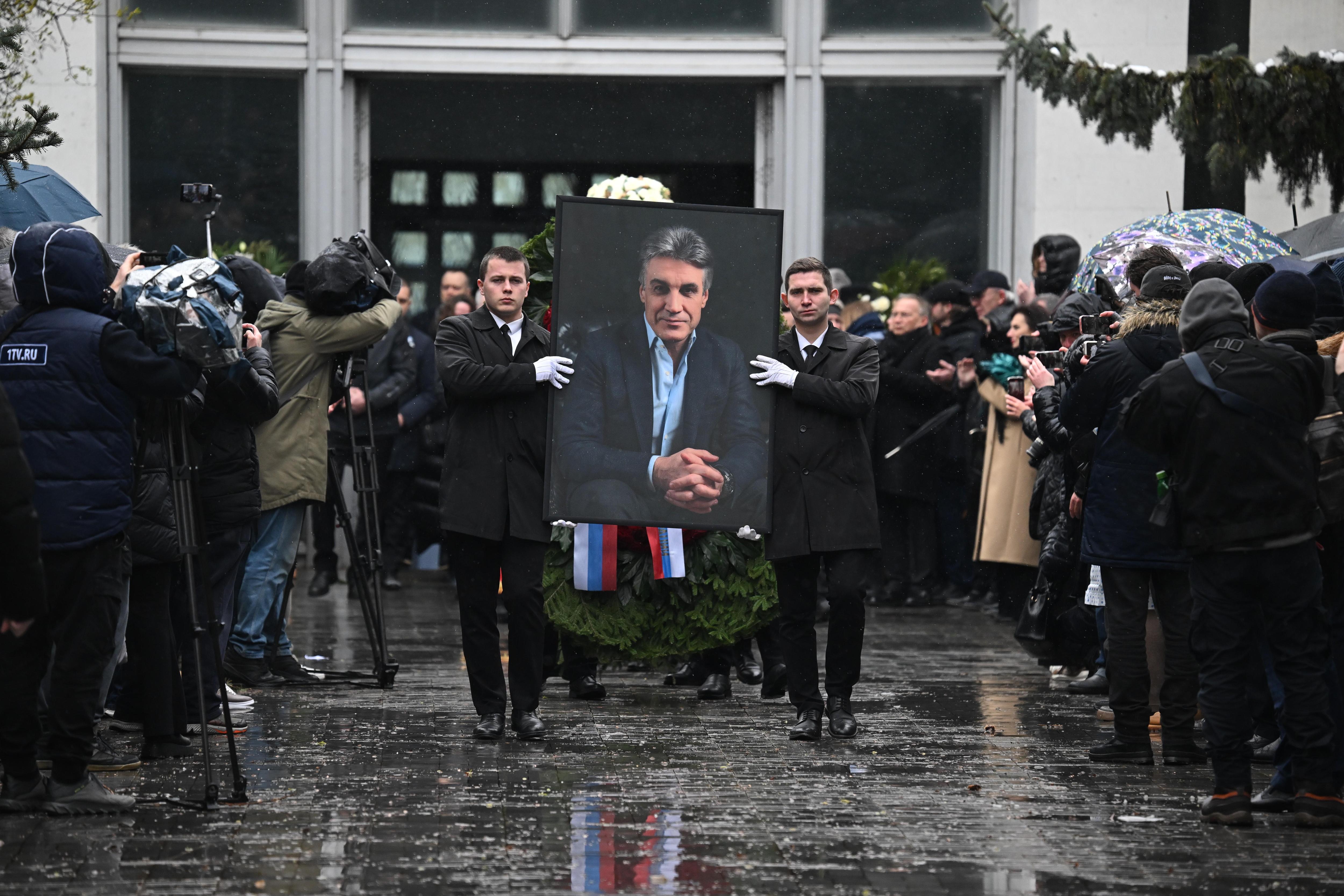 «Я сильный, но не в этот день»: сын Пиманова сделал полное боли признание после похорон отца