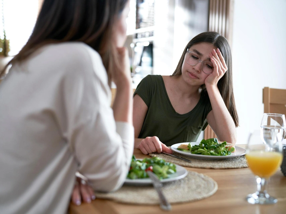 Что делать, если дочь-подросток увлеклась диетами: 6 советов родителям от психолога | marieclaire.ru