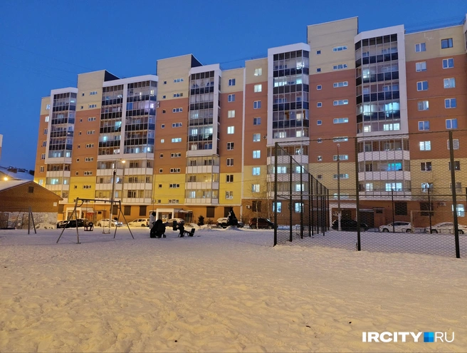 Во дворе никто не знает о том, что произошло | Источник: Даниил Конин / IRCITY.RU