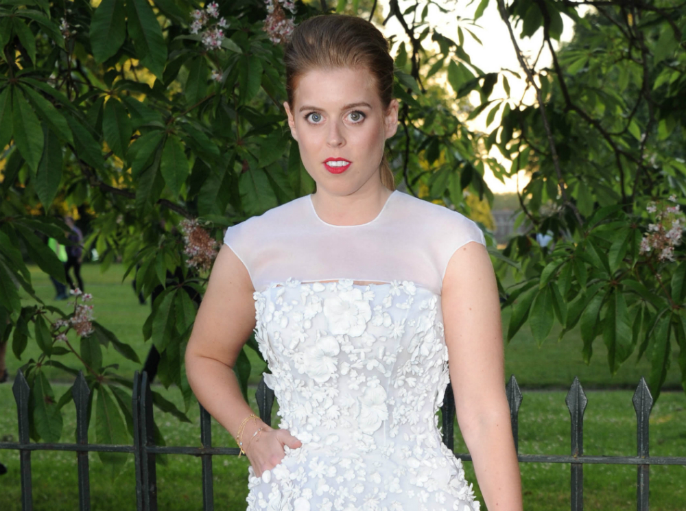 Новая жизнь: какой титул принцесса Беатрис получит после свадьбы | marieclaire.ru