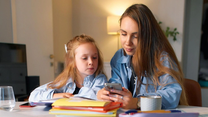 Как вести себя в родительских школьных чатах? | Источник: Shutterstock/Fotodom.ru