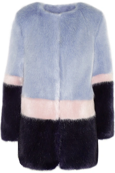 Пальто из искусственного меха, SHRIMPS, 31 600 руб. | Источник: Архивы пресс-служб