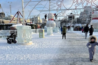 Ледовый городок в Екатеринбурге: реагенты или щебень?
