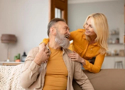 Разрушаете свой брак: 8 ошибок, которые приводят к разводу после 50 лет