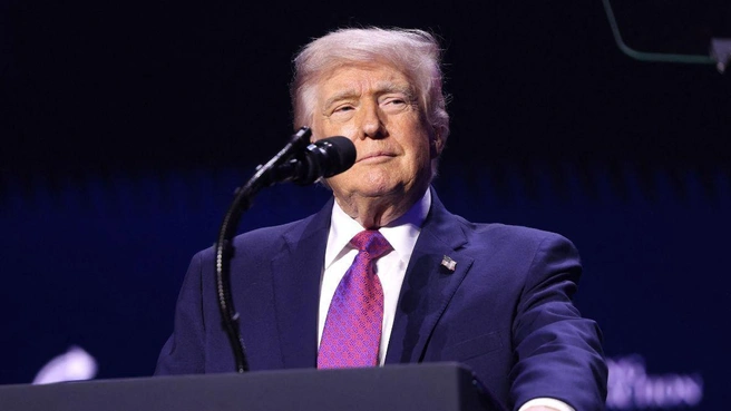 Трамп подвергся критике после того, как назвал журналистку «тихо, свинка». | Источник: mega