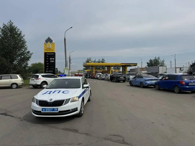 На АЗС дежурят полицейские, к ним добавят казаков | Источник: Игорь Кобзев / Мах