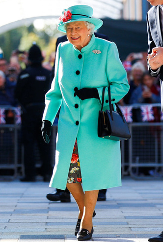 Королева Елизавета в Брэкнелле, 19 октября