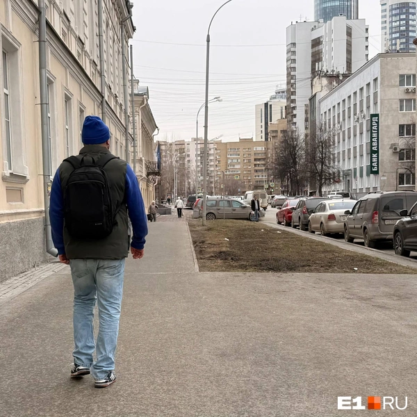 И на тротуарах | Источник: Полина Краснопевцева / E1.RU