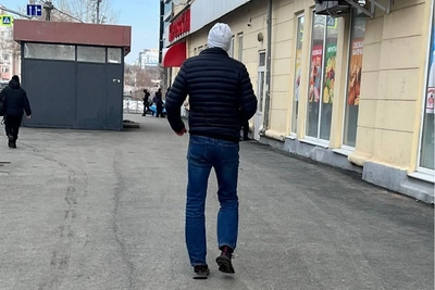 Мужчина лапает женщин в Екатеринбурге и приставал к школьнице