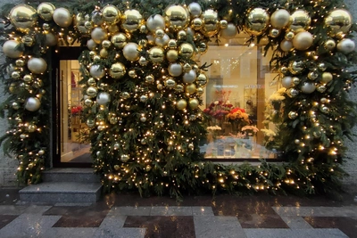 Смольный установил правила декора фасадов к праздникам