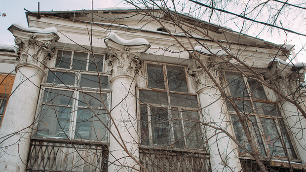 Фото №1 - Мэрия Екатеринбурга решила продать сразу шесть зданий-памятников