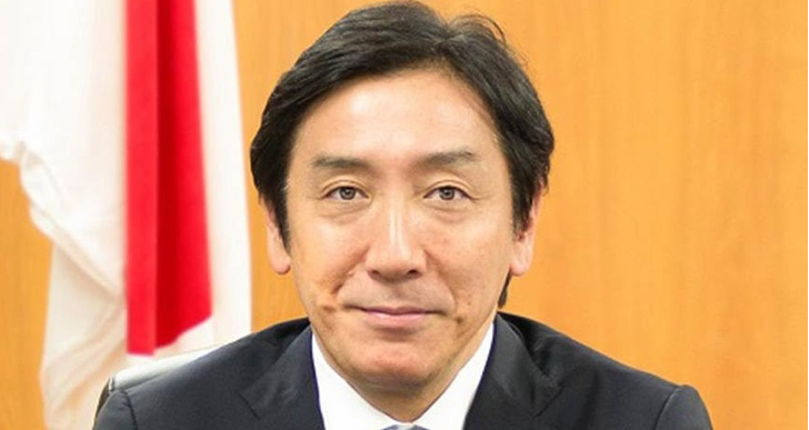 Министр экономики Японии подал в отставку, потому что давал взятки дынями