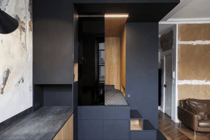 До и после: квартира 33 м² с черным кубом в Париже
