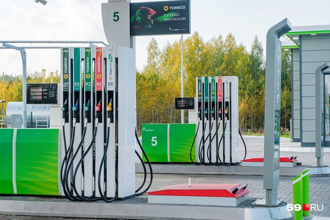Кроме обычного топлива, здесь продают фирменное под брендом Taneco | Источник: Тимофей Калмаков / 59.RU