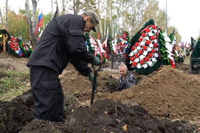 Krasnoyarsk gravediggers talk about their work