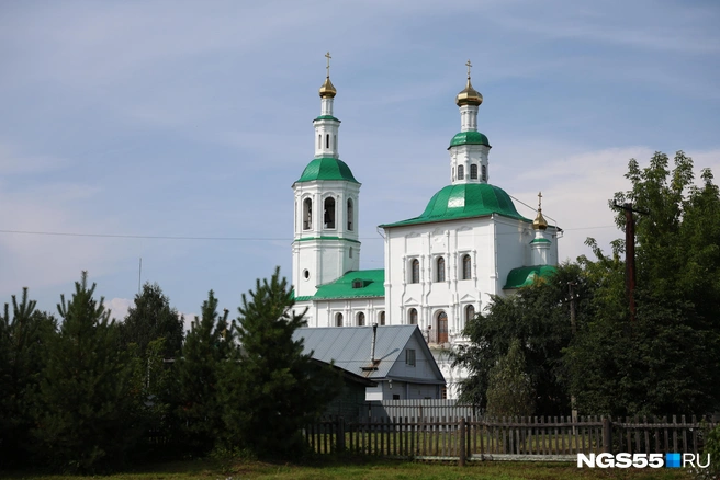 Рядом со школой — главный городской храм | Источник: Евгений Софийчук / NGS55.RU