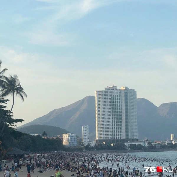 Пляжи хоть и просторные, но могут быть забиты людьми | Источник: Екатерина