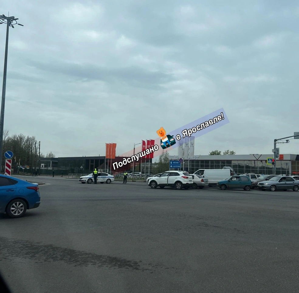 Жители города заметили правоохранителей на выезде из города | Источник: Подслушано в Ярославле! (18+) / Telegram
