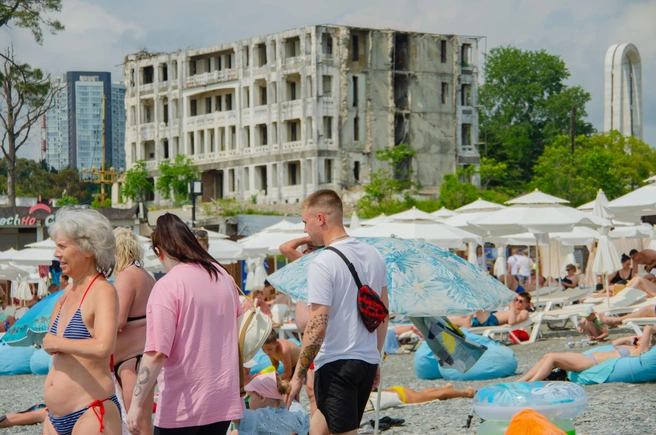 Сочи, пляж «Ривьера», лето 2025 год | Источник: Оксана Витязь / SOCHI1.RU