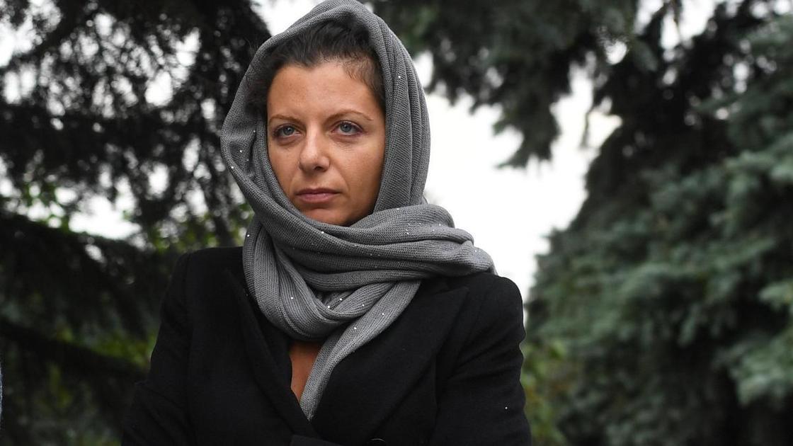 Гнилые обои и старый диван: Симоньян вернулась в &laquo;хибару&raquo;, в которой жила