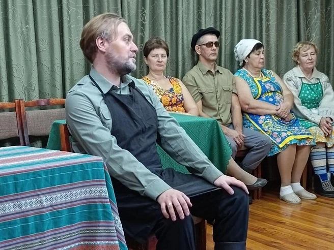После успеха на шукшинском фестивале труппа отправилась в небольшие гастроли по краю | Источник: театр «ВОС.ДУХ»