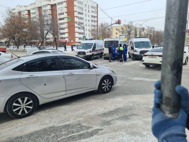 Авария с участием скорой помощи в Екатеринбурге | Источник: читатель E1.RU