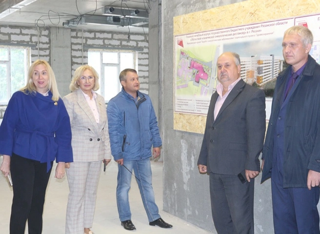 Депутат облдумы проконтролировала строительство главного корпуса онкодиспансера | ya62.ru