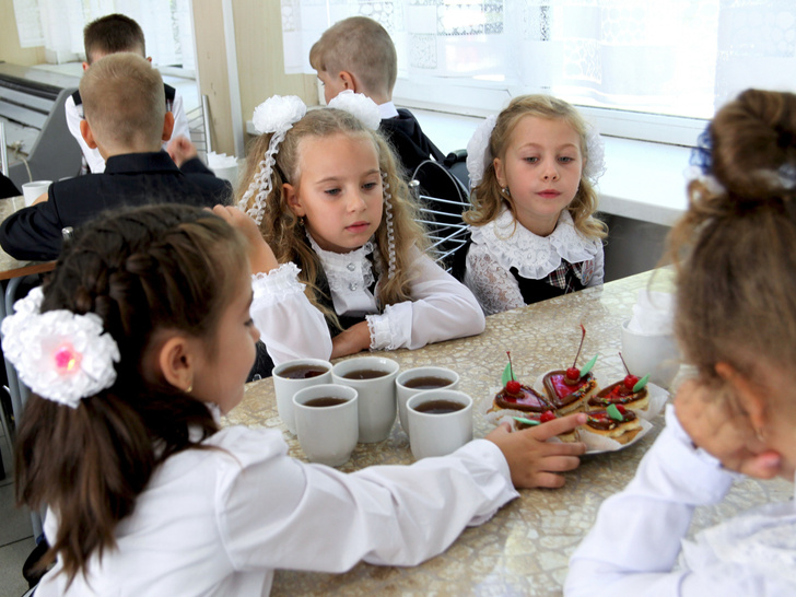 Фото №1 - Наборы — умора? Чем кормят школьников на изоляции в России и за рубежом