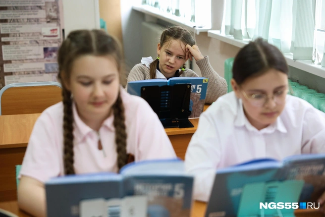 В классах не очень много человек | Источник: Евгений Софийчук / NGS55.RU