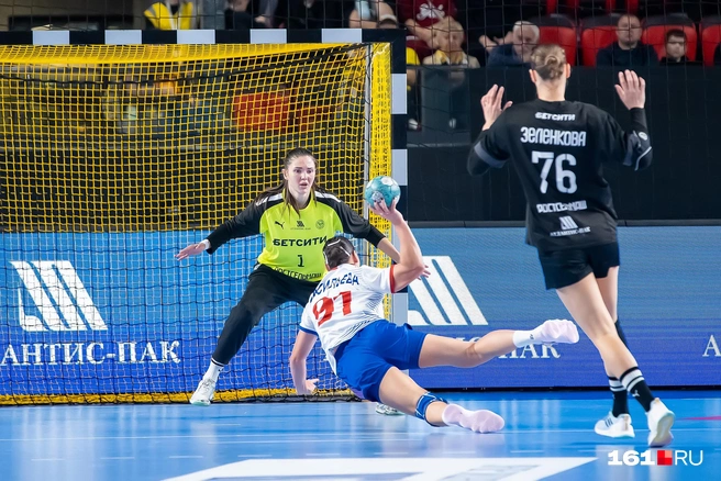 Анастасия Рябцева сумела отбить 10 бросков из 31 | Источник: Евгений Вдовин / 161.RU