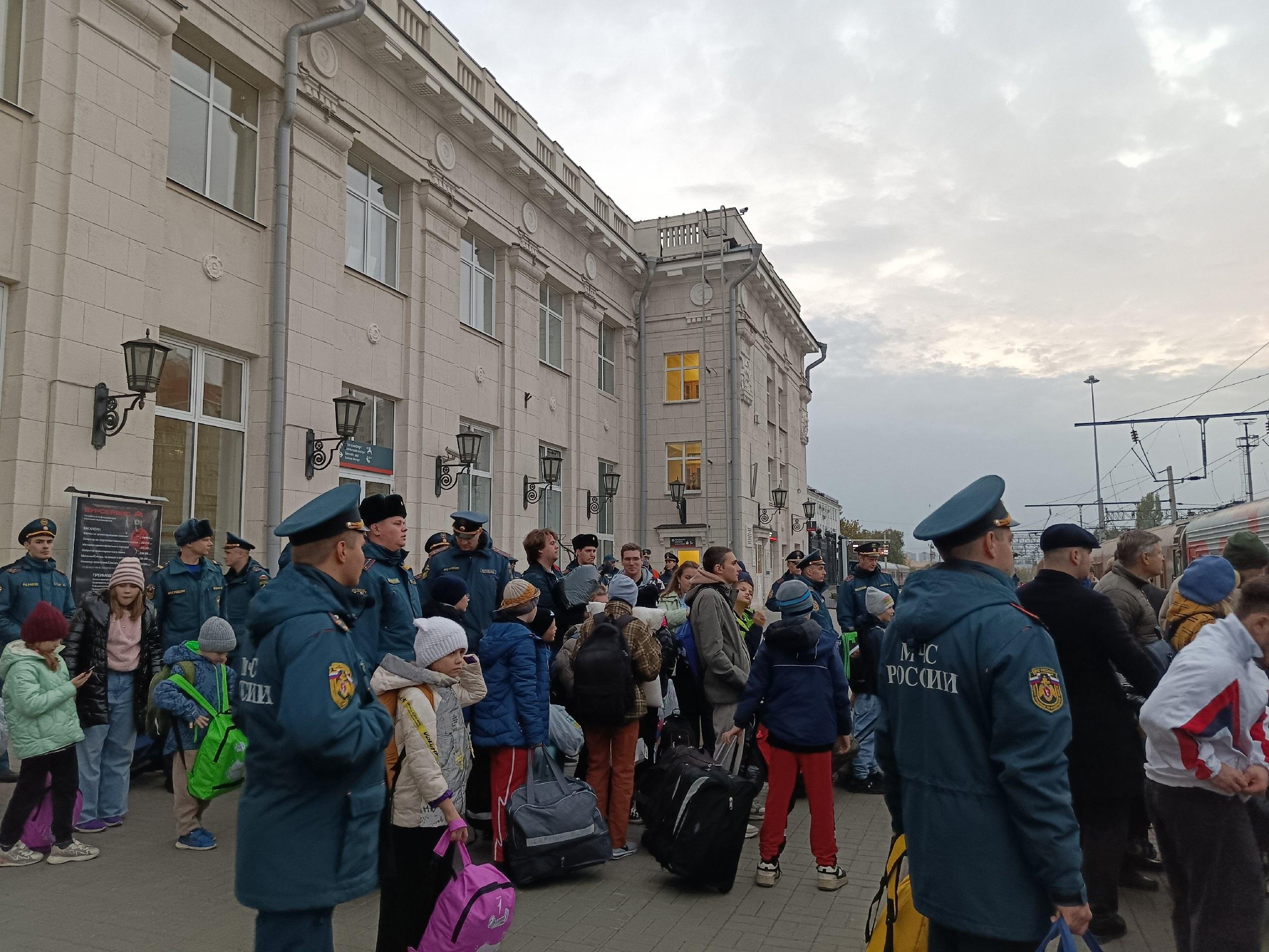 «Хотим вернуться, но уже как туристы»: из Волгограда уехали эвакуированные из Курской области школьники